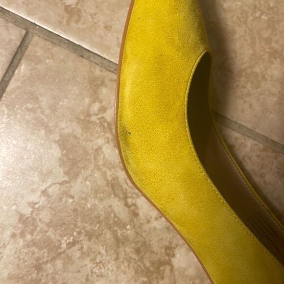 Yellow suede shoes - Picture 4 of 4